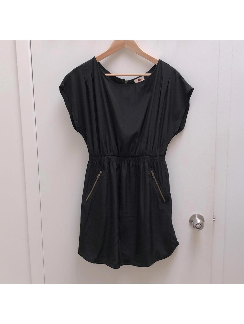 One Clothing - Fun black polyester dress w/ elastic waist and accent zippers - L
